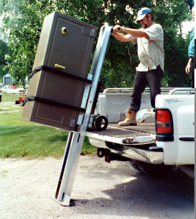 PowerMate® Portable TailGate Lift Photo Gallery